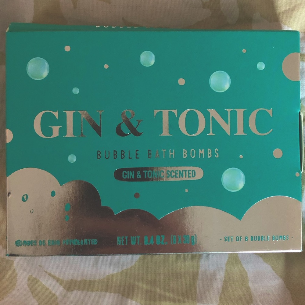 NWOT Gift Republic Gin and Tonic Scented Bath Bombs